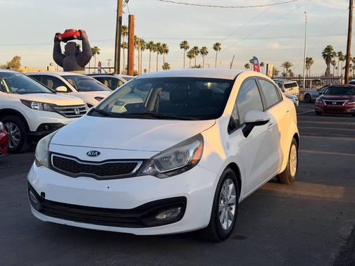 Clear White 2013 Kia Rio EX