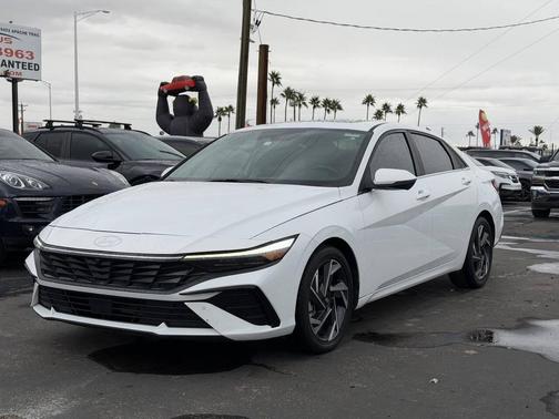 2024 Hyundai ELANTRA Limited
