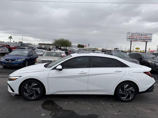 2024 Hyundai ELANTRA Limited