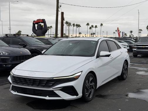 2024 Hyundai ELANTRA Limited