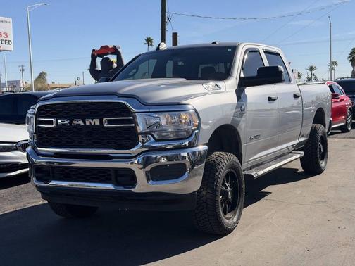 2021 RAM 2500 Tradesman Crew Cab 4x4 6'4' Box