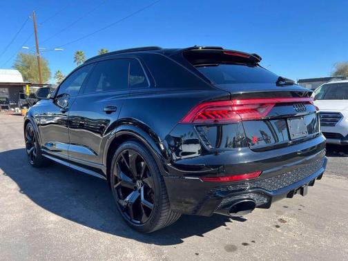 Mythos Black Metallic 2023 Audi RS Q8 4.0T