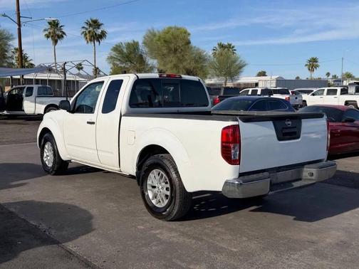 Glacier White 2018 Nissan Frontier SV