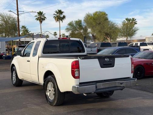 Glacier White 2018 Nissan Frontier SV