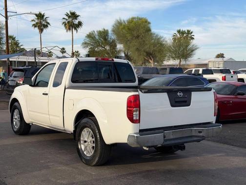 Glacier White 2018 Nissan Frontier SV