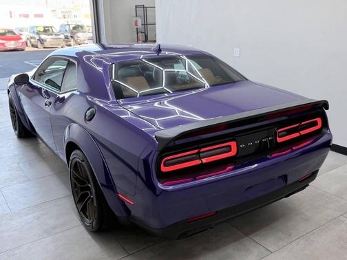 Plum Crazy Pearlcoat 2023 Dodge Challenger SRT Hellcat