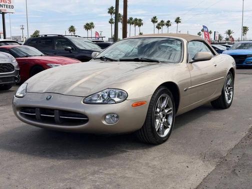Champagne 2002 Jaguar XK8