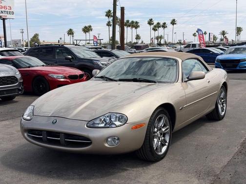 Champagne 2002 Jaguar XK8