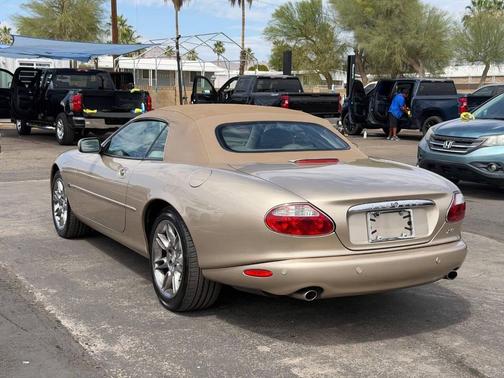 Champagne 2002 Jaguar XK8
