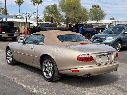 Champagne 2002 Jaguar XK8