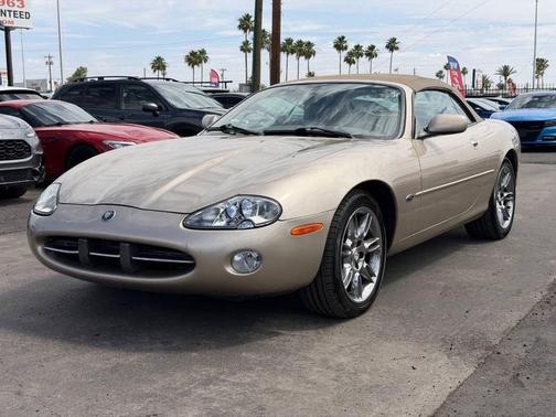 Champagne 2002 Jaguar XK8
