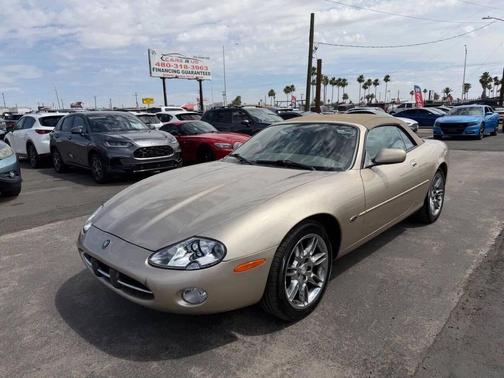 Champagne 2002 Jaguar XK8