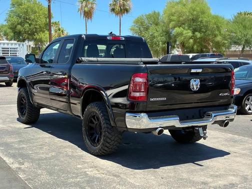 Diamond Black Crystal Pearlcoat 2019 RAM 1500 Laramie