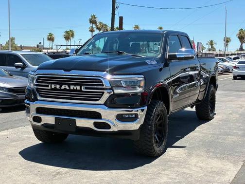 Diamond Black Crystal Pearlcoat 2019 RAM 1500 Laramie