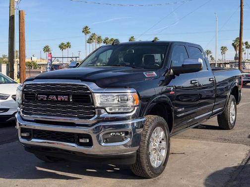 Diamond Black Crystal Pearlcoat 2022 RAM 3500 Limited Crew Cab 4x4 8' Box