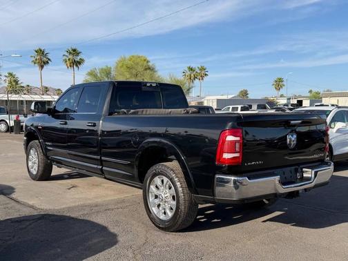 Diamond Black Crystal Pearlcoat 2022 RAM 3500 Limited Crew Cab 4x4 8' Box