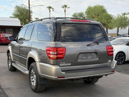 2004 Toyota Sequoia SR5