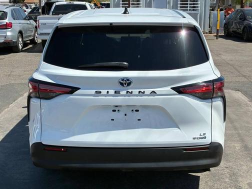 White 2022 Toyota Sienna LE