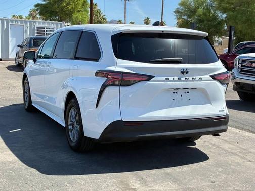 White 2022 Toyota Sienna LE