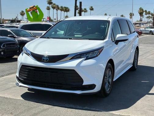 White 2022 Toyota Sienna LE