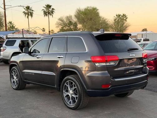 Granite Crystal Metallic Clearcoat 2019 Jeep Grand Cherokee Limited