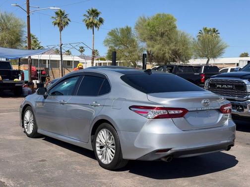 Celestial Silver Metallic 2018 Toyota Camry XLE