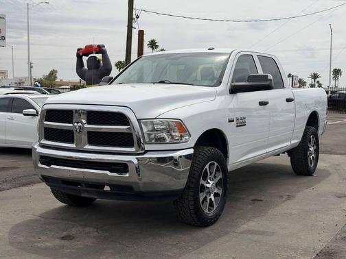 Bright White Clearcoat 2018 RAM 2500 Tradesman Crew Cab 4x4 6'4' Box