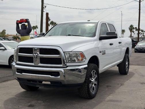 Bright White Clearcoat 2018 RAM 2500 Tradesman Crew Cab 4x4 6'4' Box