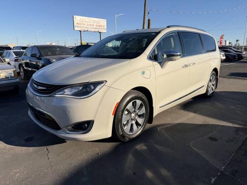 2017 Chrysler Pacifica Hybrid Platinum