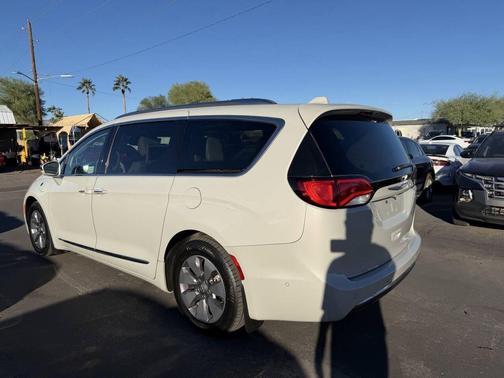 2017 Chrysler Pacifica Hybrid Platinum