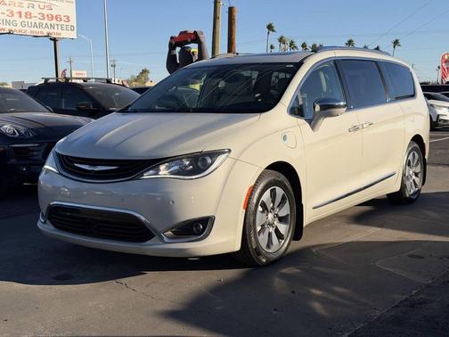 2017 Chrysler Pacifica Hybrid Platinum