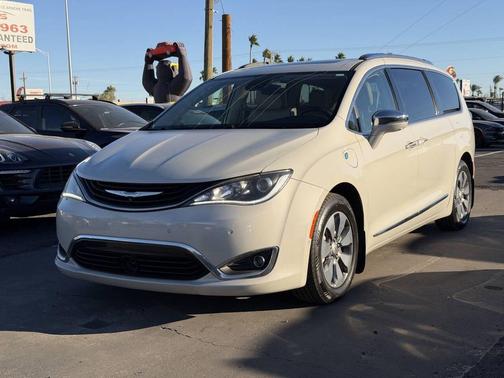 2017 Chrysler Pacifica Hybrid Platinum