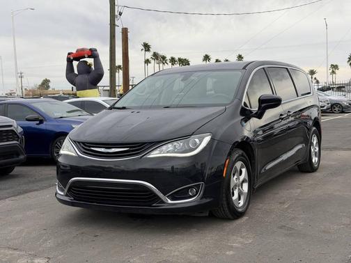 2018 Chrysler Pacifica Hybrid Touring Plus