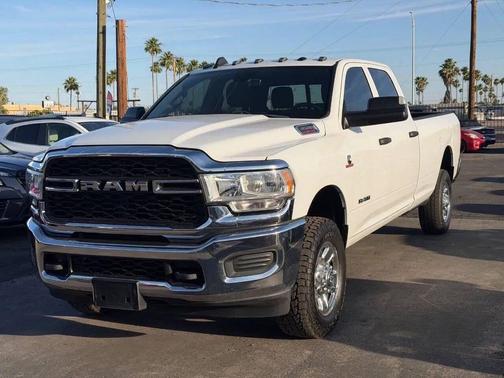 Bright White Clearcoat 2022 RAM 3500 Tradesman Crew Cab 4x4 8' Box