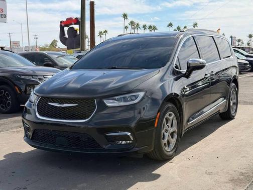 Brilliant Black Crystal Pearlcoat 2022 Chrysler Pacifica Limited