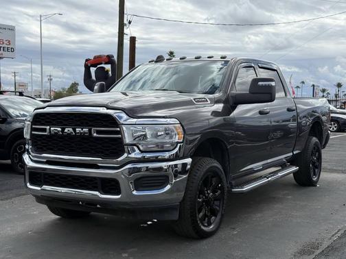 2024 RAM 2500 Tradesman Crew Cab 4x4 6'4' Box