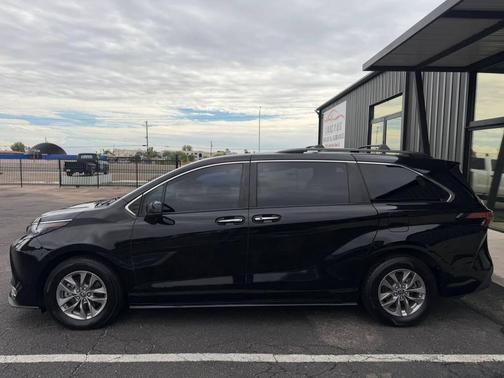 Midnight Black Metallic 2022 Toyota Sienna XLE