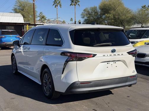 2021 Toyota Sienna XLE 8 Passenger