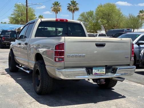 Light Almond Pearl Metallic Clearcoat 2004 Dodge Ram 1500 SLT Quad Cab