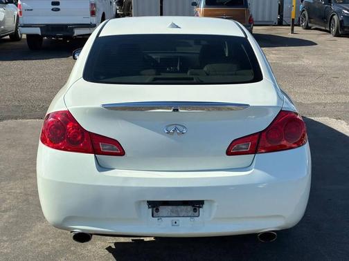 Ivory Pearl 2007 INFINITI G35x Base