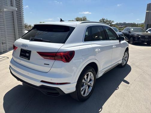 Arkona White 2025 Audi Q3 45 S line Premium