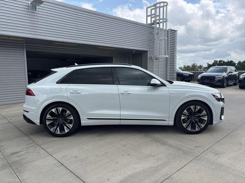 Glacier White Metallic 2026 Audi Q8 55 Premium