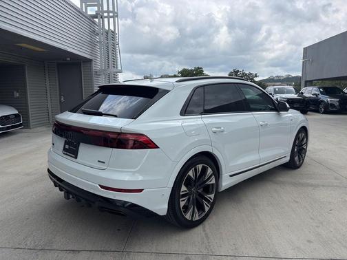Glacier White Metallic 2026 Audi Q8 55 Premium