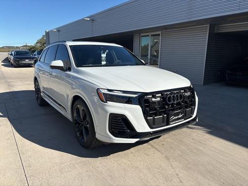 2026 Audi Q7 55 Premium Plus