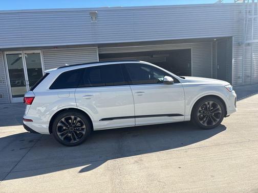 2026 Audi Q7 55 Premium Plus