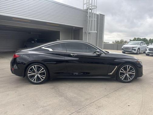 Black Obsidian 2022 INFINITI Q60 LUXE