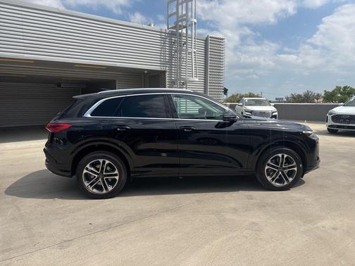 Mythos Black Metallic 2025 Audi Q5 2.0T quattro Premium