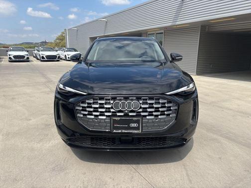Mythos Black Metallic 2025 Audi Q5 2.0T quattro Premium