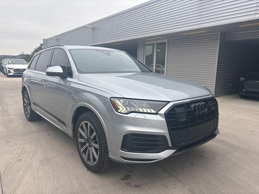 2023 Audi Q7 45 Premium