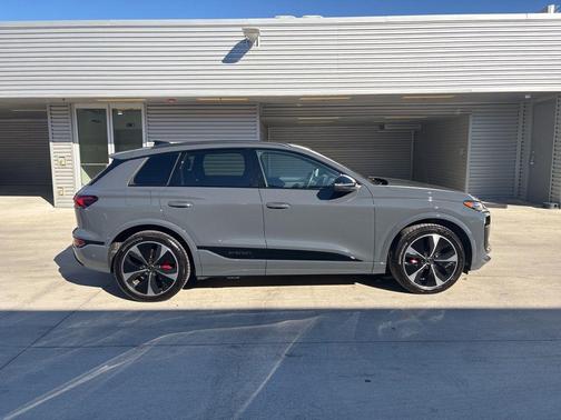 2025 Audi SQ6 e-tron Premium